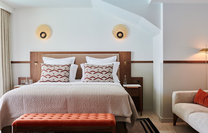 Alliant luxe et confort, les Junior Suites vue mer se distinguent par leur élégance.