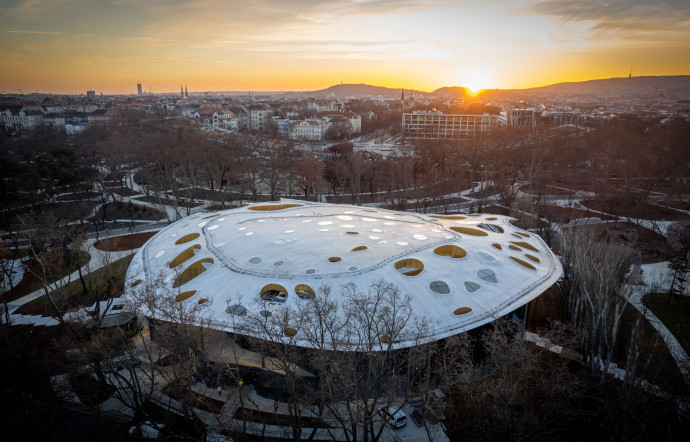 La House of Music, créée par Sou Fujimoto : une vague sonore dans le parc de la ville de Budapest, en Hongrie.