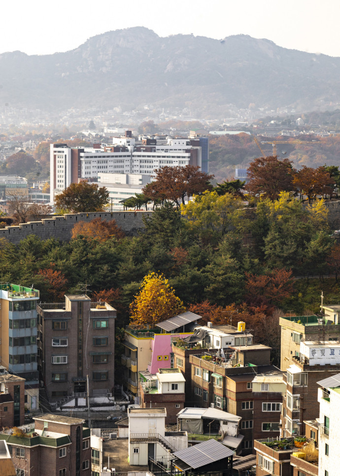 À Séoul, montagnes et forêts offrent une expérience originale au coeur de la ville.