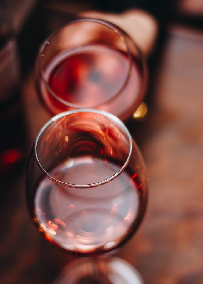 Mieux vaut s’abstenir de rapporter un « blouge » à un dîner de famille, ces vins issus d’un mélange de blanc et de rouge.