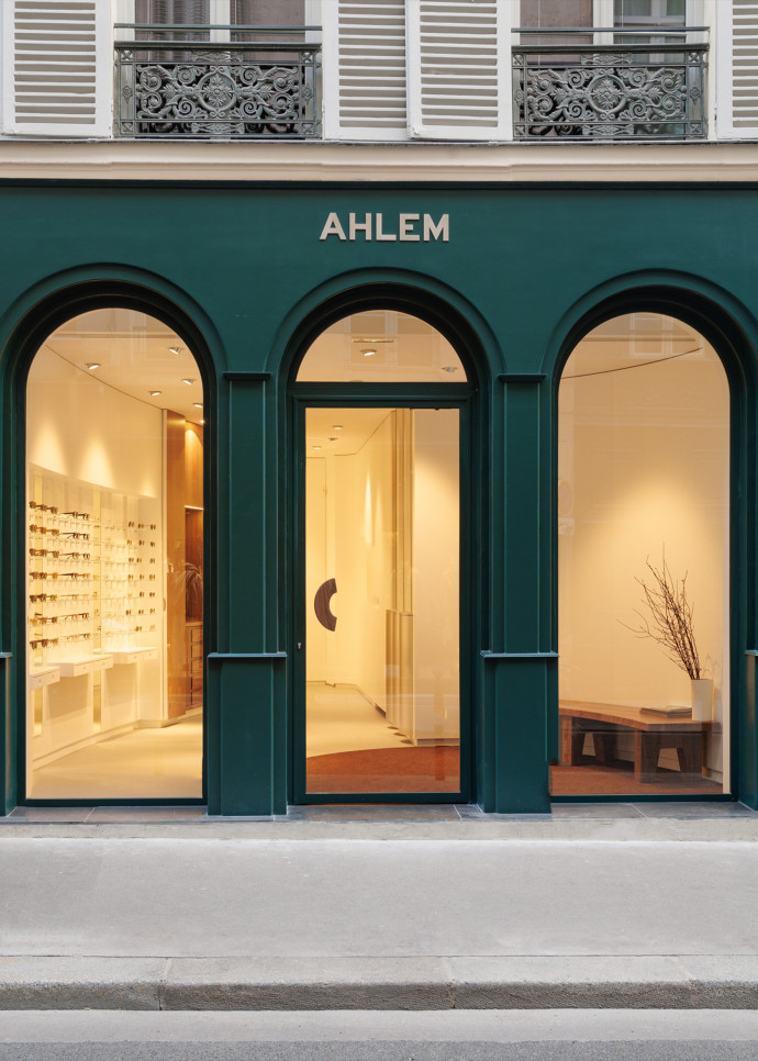 La devanture de la première boutique parisienne de la créatrice Ahlem Manai-Platt.