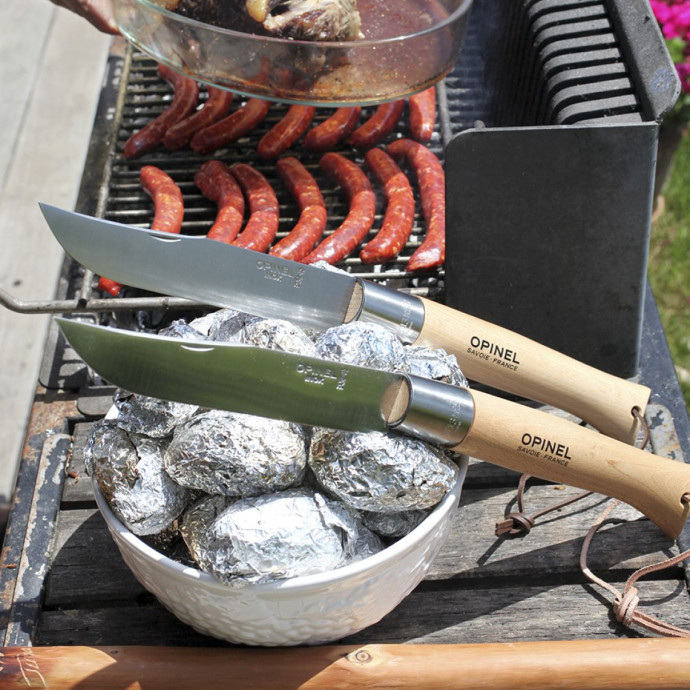 Le Géant… Modèle de couteau géant très prisé des collectionneurs, il est aussi vivement apprécié lors des repas champêtres et des barbecues.