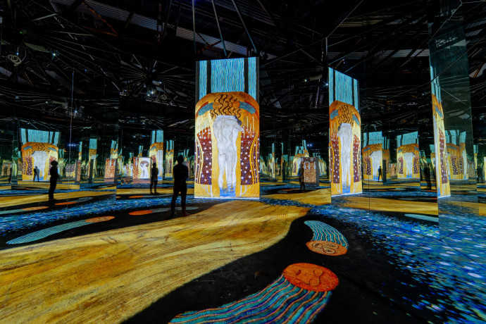 Culturespaces crée des exposition immersives qui plongent le visiteur dans l’oeuvre.