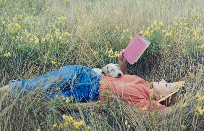 Lisa Fonssagrives‑Penn Lying in a Field of Grass (…), Irving Penn, 1952.