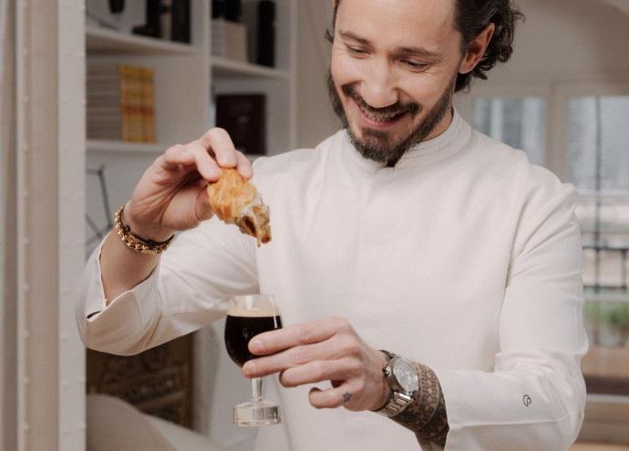 En 2022, Cartier choisit le chef pâtissier Cédric Grolet pour ami de la marque.