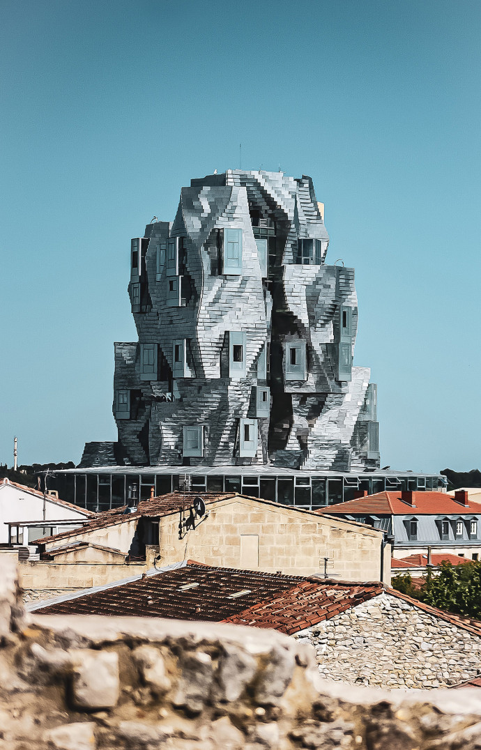 La tour LUMA érigée par Frank Gehry.