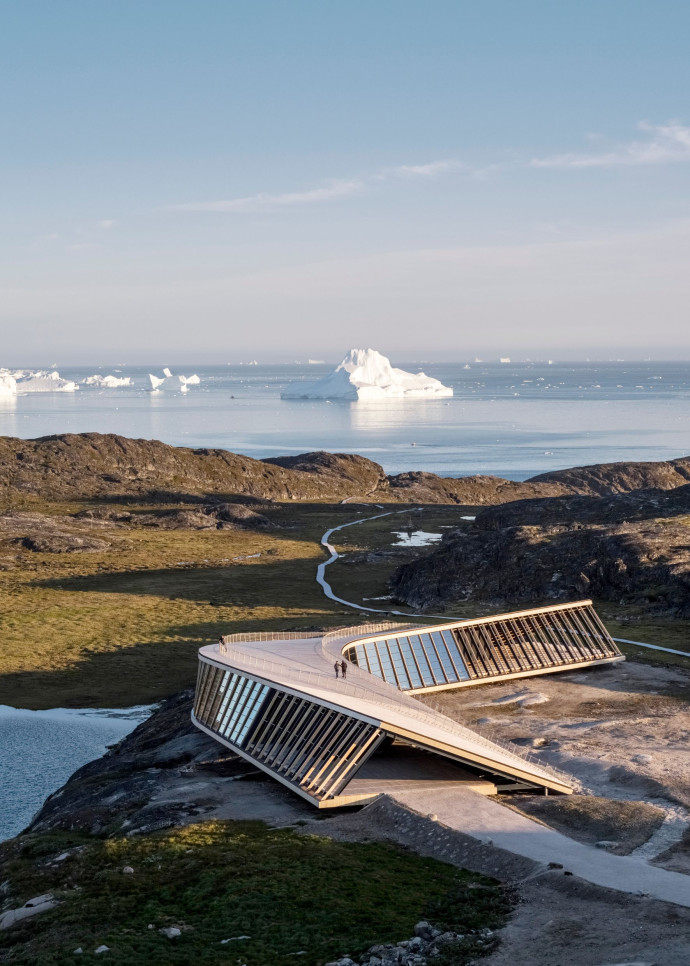 L’Ilulissat Icefjord Centre s’inscrit harmonieusement dans le paysage arctique de la côte ouest du Groenland, un site classé par l’Unesco.
