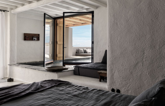 nouvelles adresses restaurant hotel dans les cyclades en grèce ici une chambre de l'hôtel nomads à mykonos