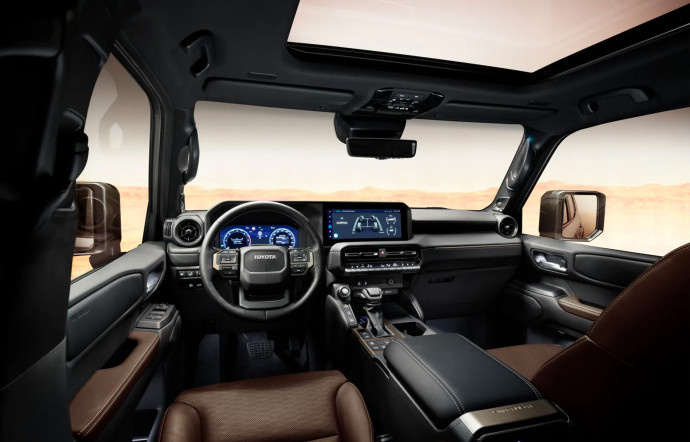 L’habitacle du Toyota Land Cruiser 2024 offre en fait un look ultra moderne.