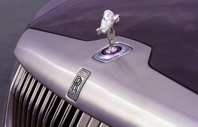 Spirit of Ecstasy (« Esprit d’Extase ») est la statuette de la marque automobile Rolls-Royce, créée en 1911 par le sculpteur anglais Charles Sykes.