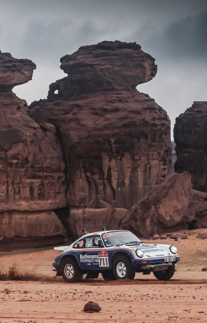 Une Porsche 911 a gagné le Paris-Dakar de 1984 avec à son bord René Metge et Dominique Lemoyne.