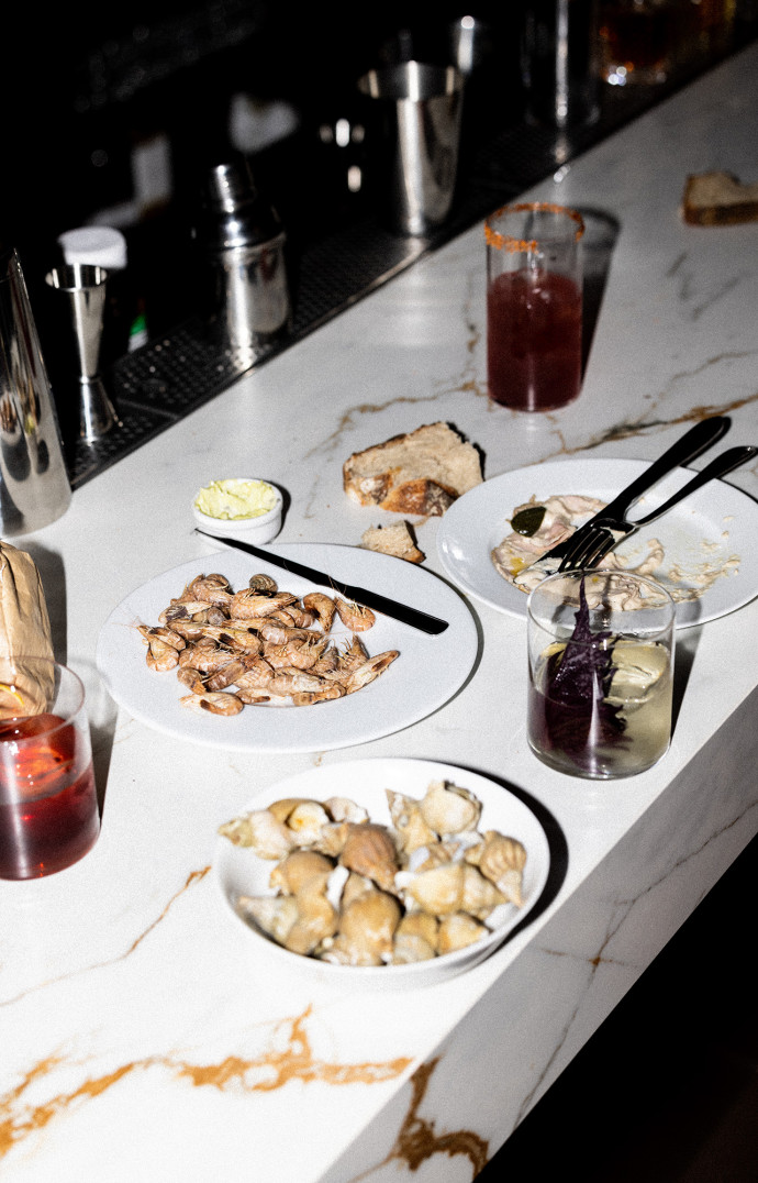 Bulots, crevettes et huîtres constituent une partie du menu nocturne de Cavalier.