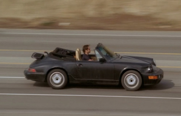 Hank Moody, l’indécrottable briseur de cœur de la série « Californication » au volant de sa non moins légendaire Porsche 911 Carrera 2 Cabrio (964) de 1990.