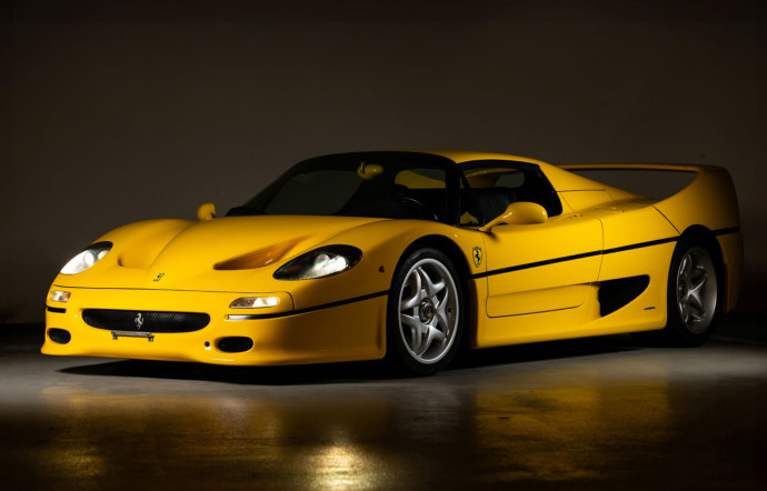 Une Ferrari F50 jaune pourrait se vendre aux enchères à 5 millions d'euros.