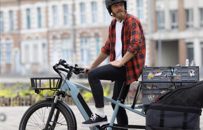 Le vélo cargo de Decathlon allie un tarif de seulement 2 899 euros à un maximum de technologie.