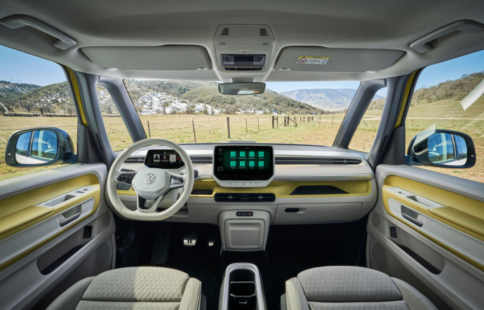 Plusieurs versions du Combi Volkswagen depuis son lancement, dont l’électrique baptisée ID. Buzz.