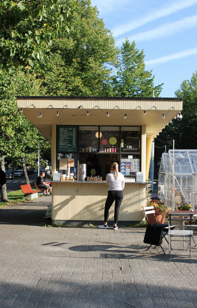 Des kiosques à café parsèment la ville.