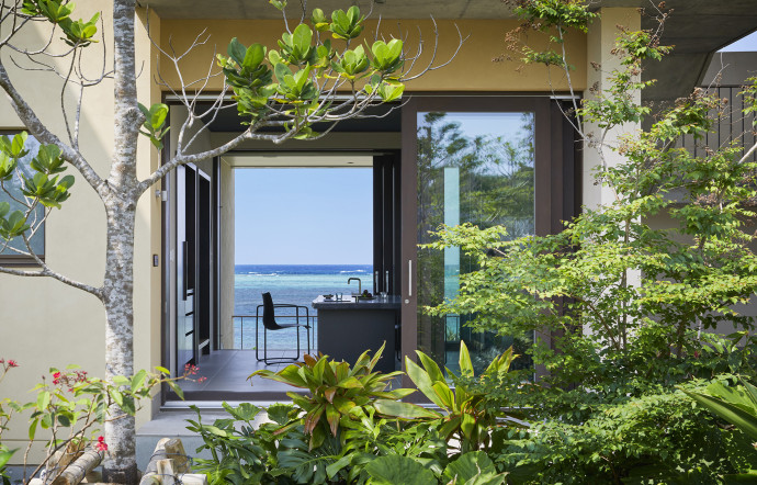 Les appartements offrent une vue ambivalente entre les jardins et la mer.