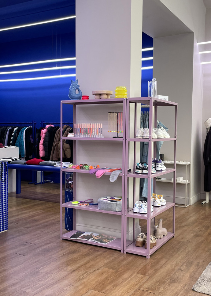 Via Concept Store est un magasin de vêtements et accessoires surtout de petites marques.