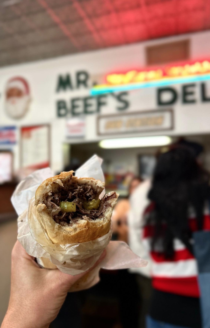 A Chicago, on peut par exemple déguster un « Italian Beef Sandwich » chez The Beef, l’échoppe dont le propriétaire à inspiré le protagoniste de la série.