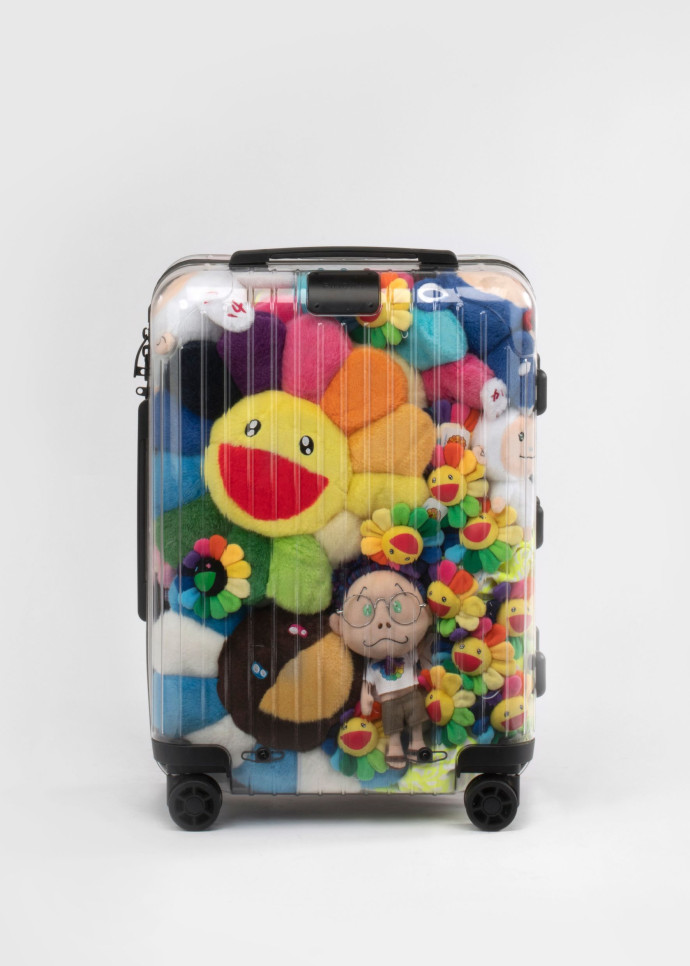Le bagage personnel de Takashi Murakami, rempli de ses emblématiques compagnons.