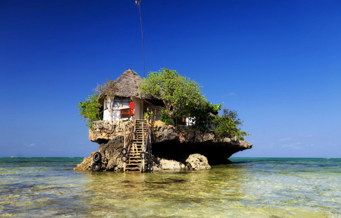 The Rock Restaurant Zanzibar est construit sur ce qu’on appelle une île de marée.