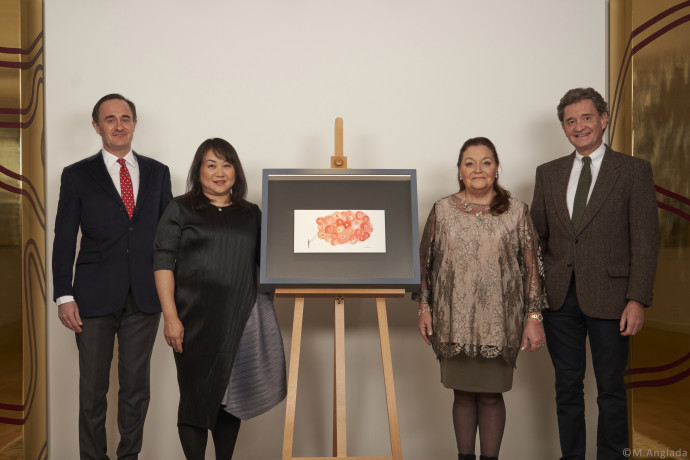 L’artiste Chiharu Shiota entourée de Julien de Beaumarchais de Rothschild, Camille Sereys de Rothschild et Philippe Sereys de Rothschild.
