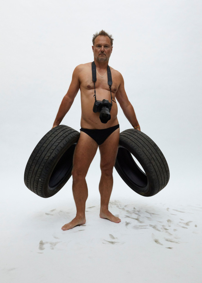 Self-Portrait with Tyres, Londres, 2021, de Juergen Teller.