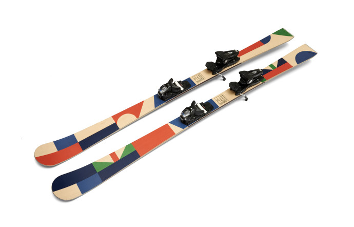 Skis alpins en frêne imprimé Jeu d’adresse, Hermès.