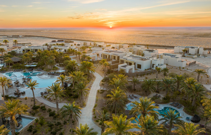L'Anantara Sahara Tozeur Resort s'installe au milieu du désert.