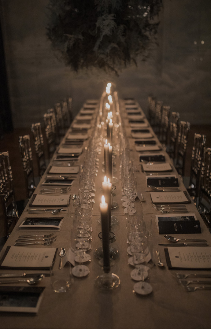 Une table organisée par Volzhenka pour FICOFI, partenaire des plus grands vignerons du monde.