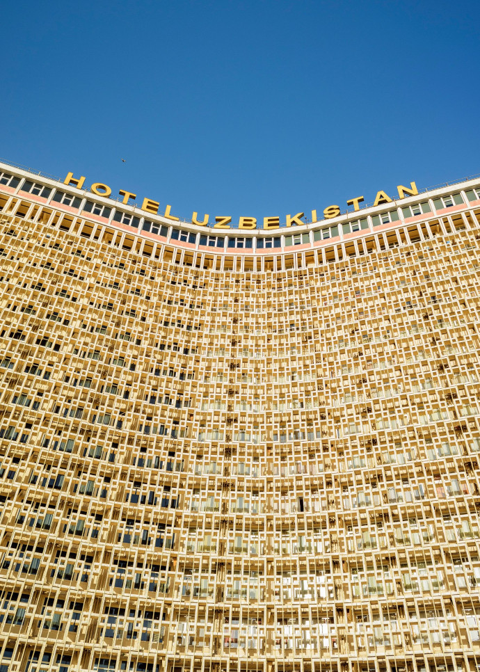 L’Hotel Uzbekistan, ouvert également en 1974, est le plus grand hôtel du pays.