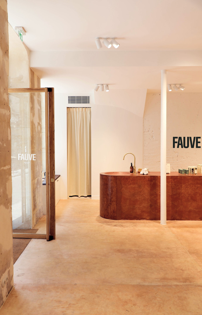 Le studio-boutique Fauve est un lieu épuré et chaleureux dans les veines des nouveaux instituts de beauté holistique.