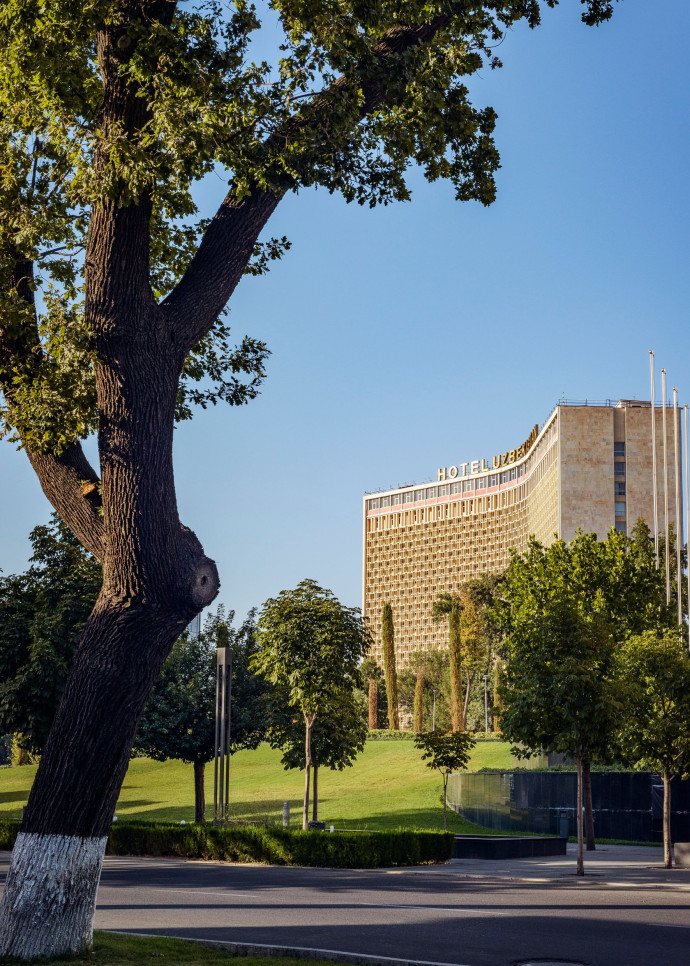 L’Hotel Uzbekistan, ouvert également en 1974, est le plus grand hôtel du pays.