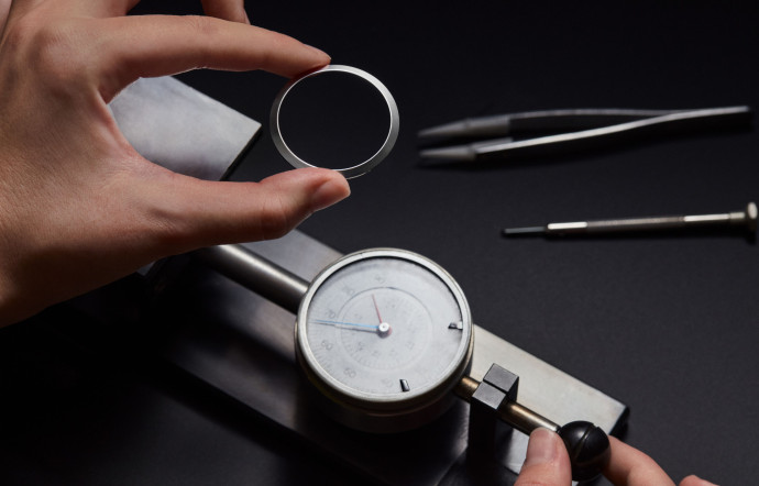 Dior Chiffre Rouge Chronographe Black Ultramatte, boîtier de 41 mm en acier recouvert de carbone DLC, mouvement mécanique à remontage automatique, bracelet en caoutchouc, réserve de marche de 48 h, étanche à 100 m, 13 500 €.