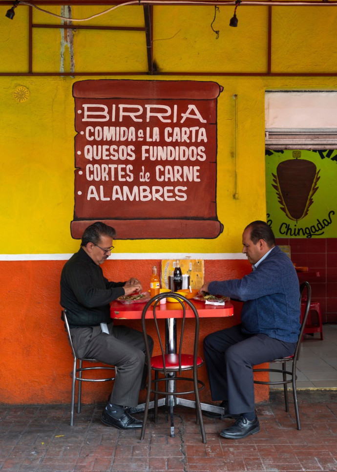 Un restaurant du quartier d’Esperanza, aux couleurs vives et variées, partie intégrante du patrimoine et de l’art de vivre mexicain.