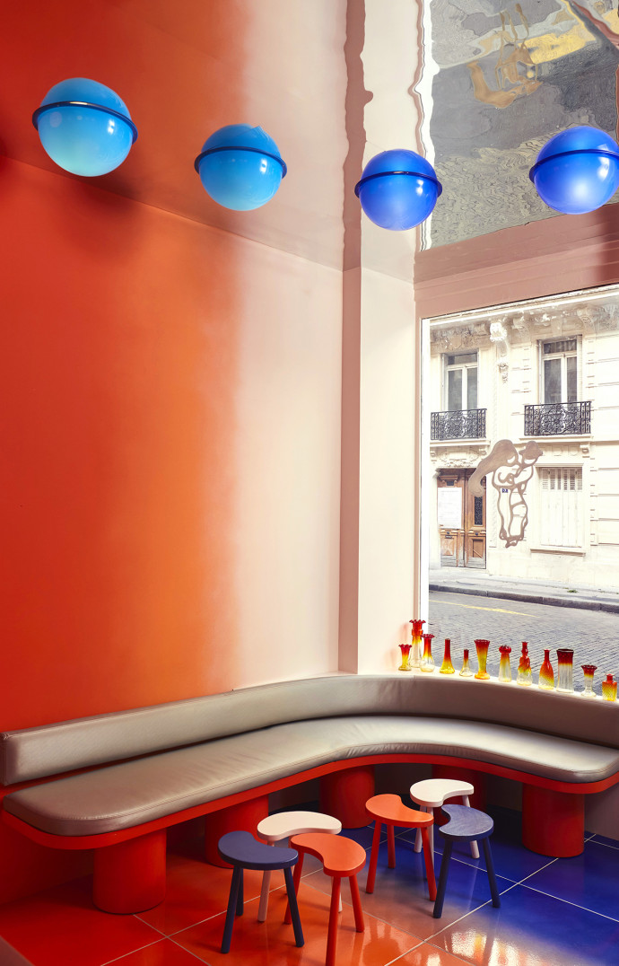 La décoration des cafés Nuances est l’œuvre originale de Julien Sebban et de son collectif Uchronia.