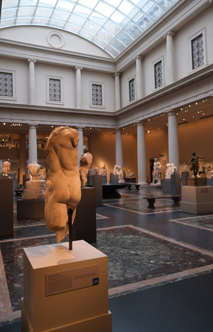 Les collections du Met comptent plus de deux millions d’œuvres d’art4 provenant du monde entier.