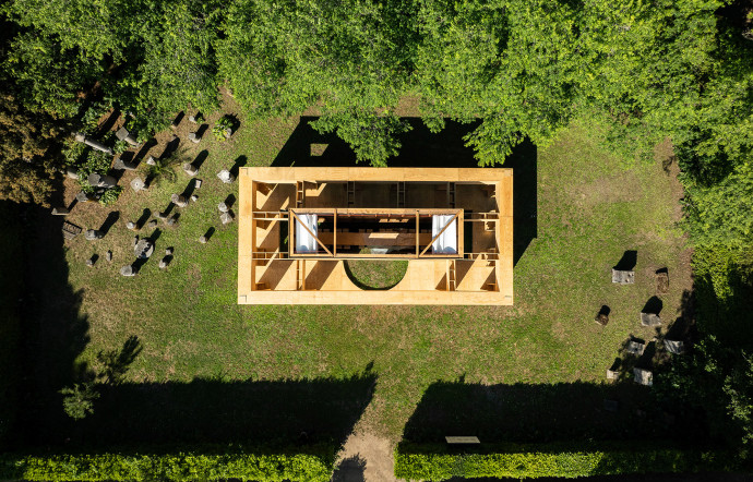 Le Forum des Vestiges, projet de pratique architecture et fanum architecture, lauréat du Festival des cabanes des Sources du Lac d’Annecy, vu du ciel, à la Villa Médicis.