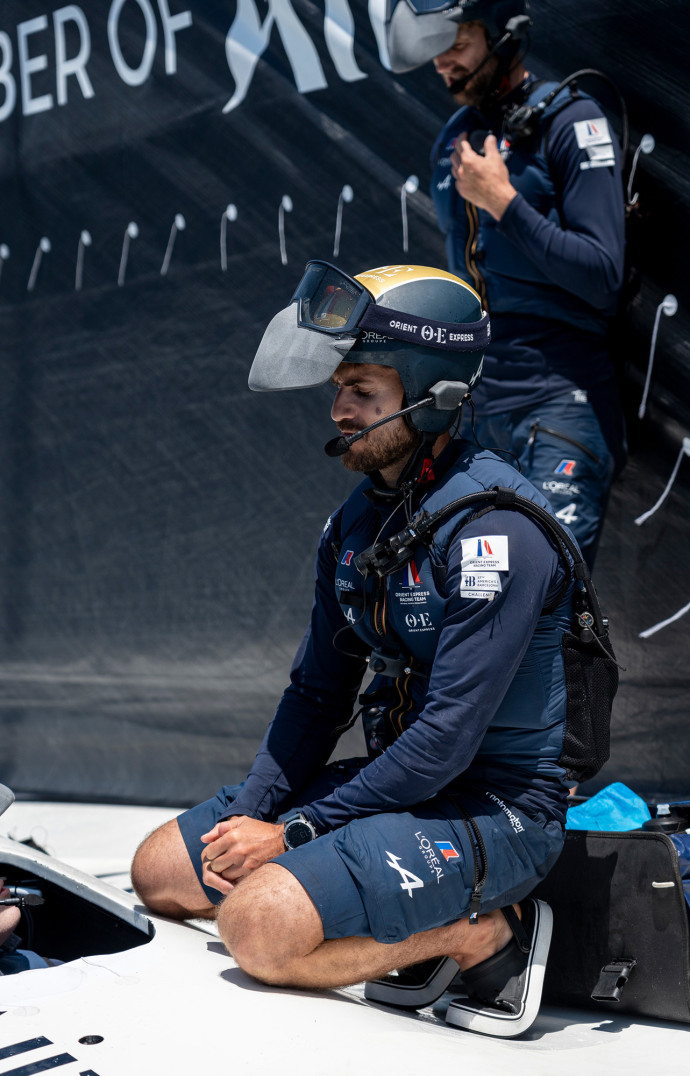 Kevin Peponnet, pilote lui aussi de l’AC75, en tenue de combat pour aller naviguer ©OERT