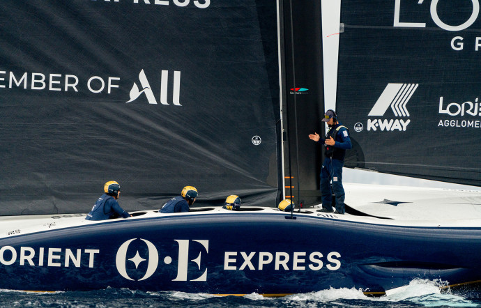 Les quatre marins tribord du bateau Challenger français ©OERT