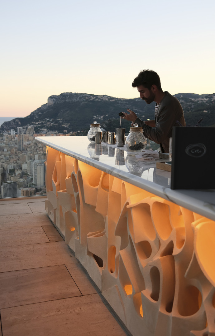 La lumière du coucher du soleil est magique depuis la terrasse du bar Ceto.