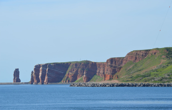 Vue des falaises de l’île allemande Heligoland.