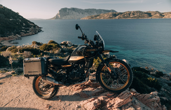 La rédaction de TGL à tester la nouvelle Royal Enfield Himalayan en quadrillant le nord-est de la Sardaigne, 2024 - TGL