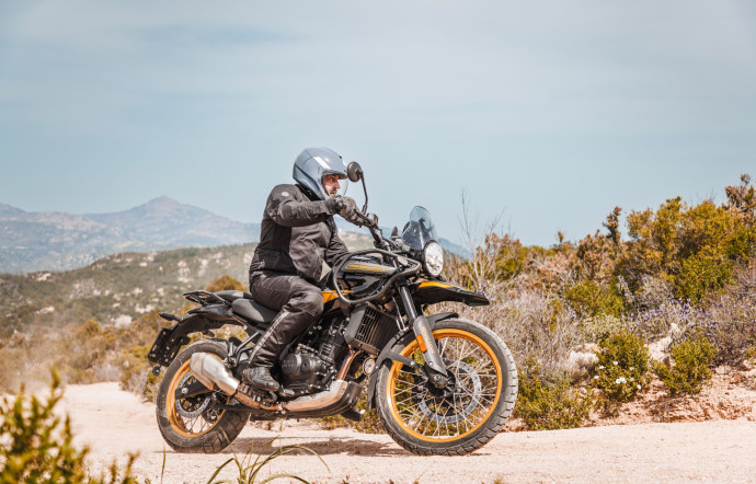 La Royal Enfield Himalayan 450 sait tout faire, l’exceptionnel comme le quotidien.