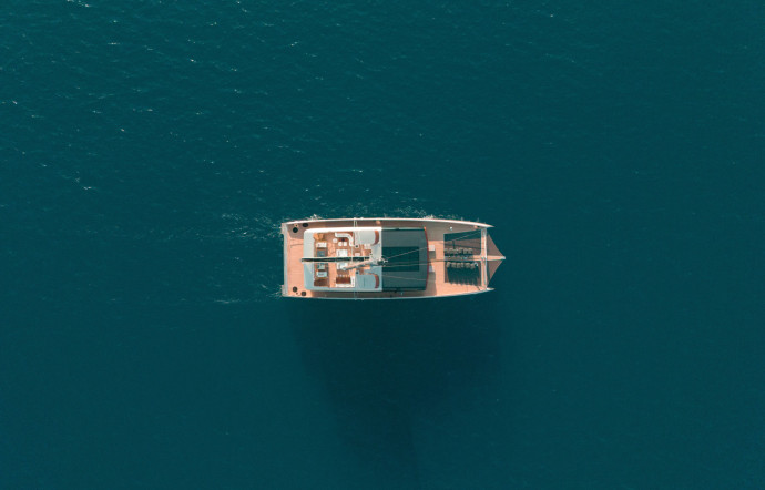 Le bateau-musée Art Explora capturé depuis un drone.