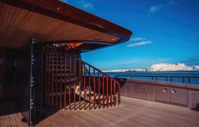 Le pont arrière du bateau-musée Art Explora.