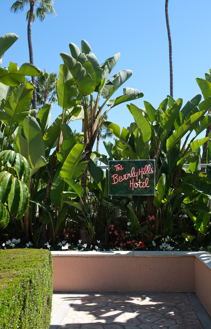 Au rose mythique du Beverly Hills Hotel s’ajoute le vert, un duo de couleur symbolique.