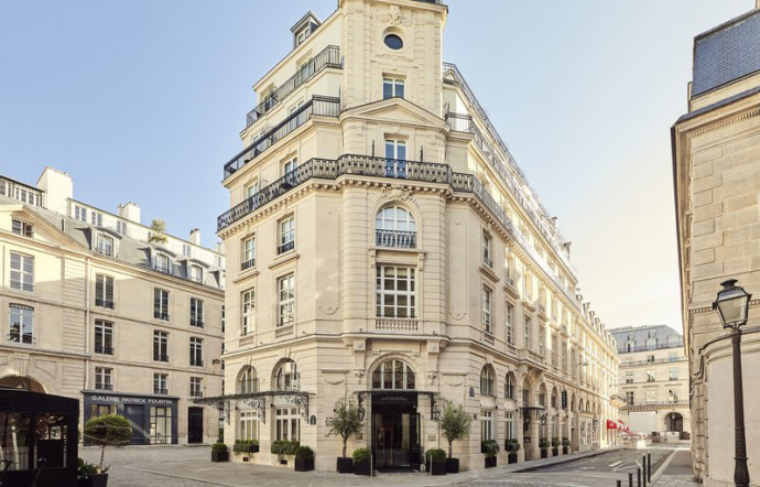 Le Grand Hôtel du Palais Royal, voisin du bureau d’Emily in Paris.