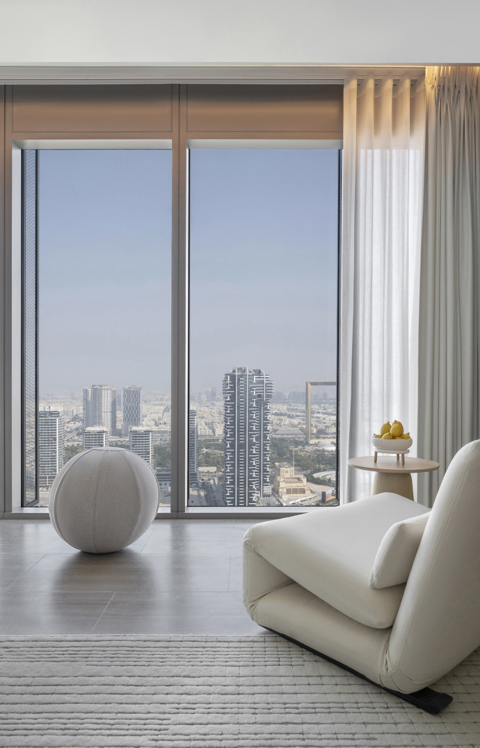 Perchées à plus de 200 mètres, les chambres du SIRO Dubai ont une vue imprenable sur la ville sans en subir les bruits.